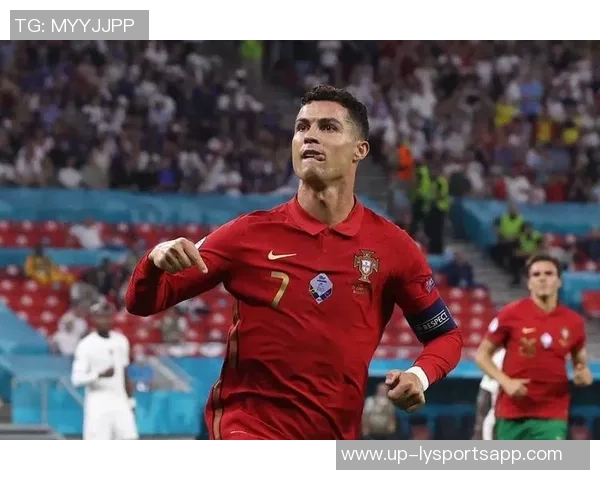 C罗分享回归葡萄牙国家队的帅气照片墨镜加持魅力十足